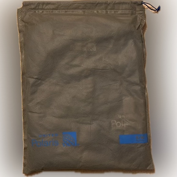 COPY - NWOT United Airlines Polaris Business Class 2-piece pajamas with bag Siz… - Picture 2 of 9